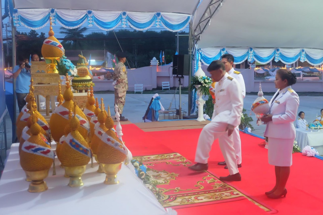ร่วมพิธีลงนามถวายพระพร ๑๒ สิงหา มหาราชินี