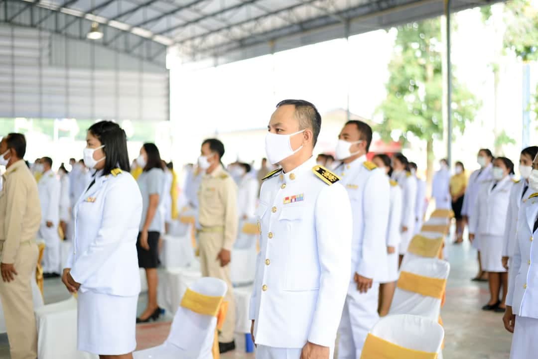 กิจกรรมเฉลิมพระเกียรติพระบาทสมเด็จพระเจ้าอยู่หัว เนื่องในโอกาสวันเฉลิมพระชนมพรรษา 28 กรกฎาคม 2563 โดยในช่วงเช้ามีพิธีลงนามถวายพระพรชัยมงคล ตอนเย็นมีพิธีถวายเครื่องราชสักการะและวางพานพุ่ม และพิธีจุดเทียนถวายพระพรชัยมงคล ณ หอประชุมโรงเรียนเวียงสระ