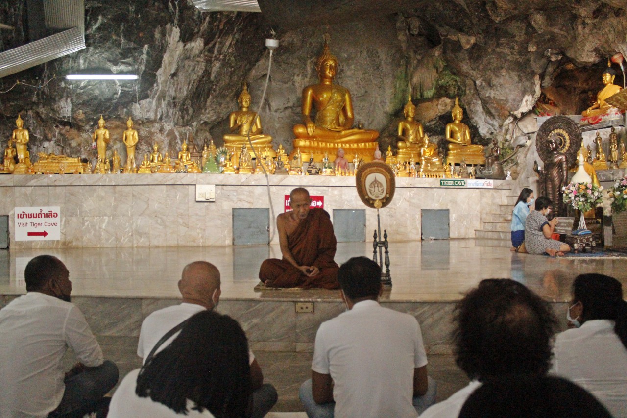 โครงการเสริมสร้างคุณธรรมจริยธรรม ของเจ้าหน้าที่ท้องถิ่นเทศบาลตำบลทุ่งหลวง ประจำปีงบประมาณ พ.ศ.๒๕๖๓ วันที่ ๑๔ กันยายน ๒๕๖๓ ณ วัดถ้ำเสือและวัดบางโทง จังหวัดกระบี่